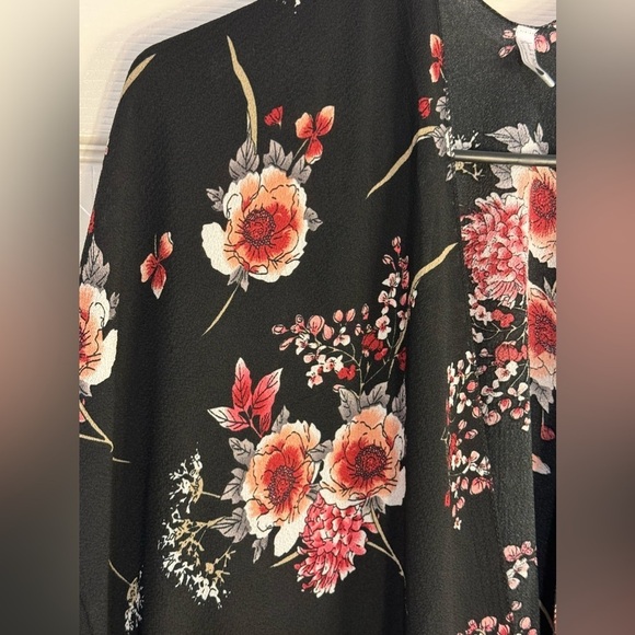 Jack and Missy Floral Kimono - Picture 2 of 4